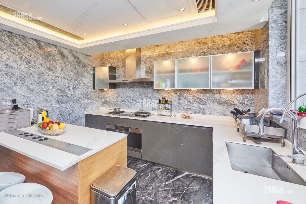 Peak One Sell 5+ Bedrooms 3,272 ft²