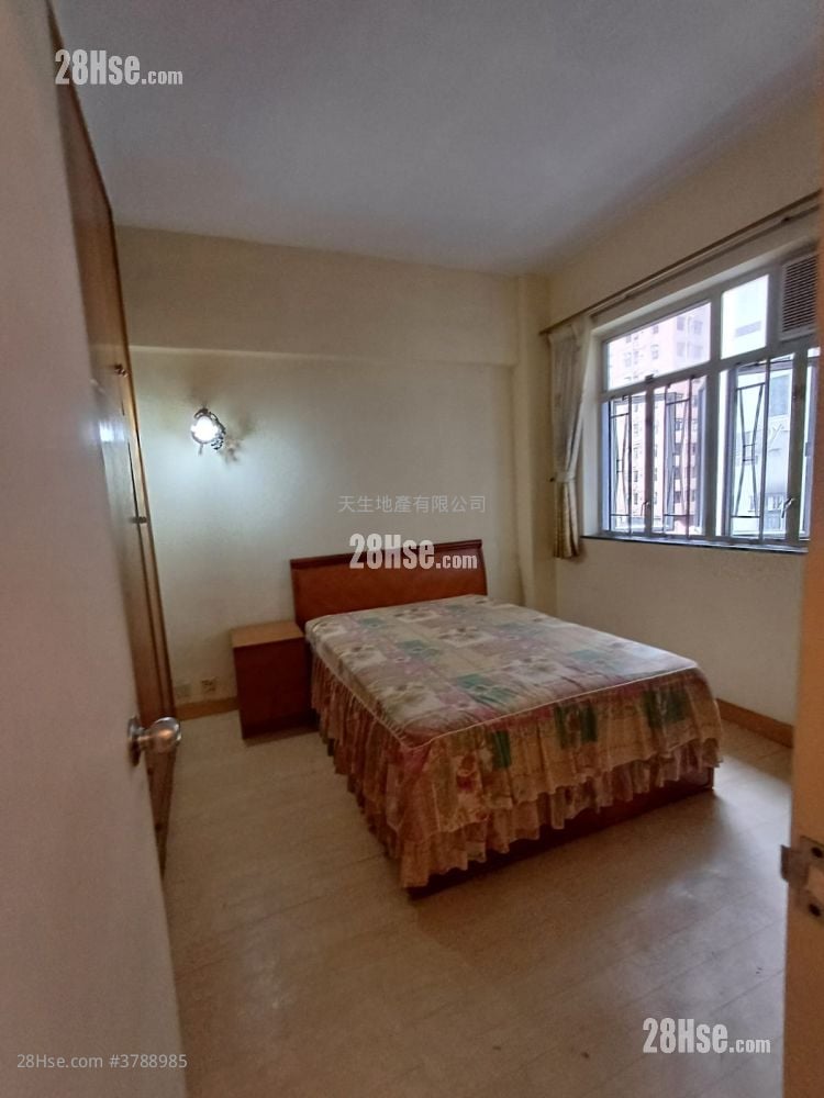 Pak Lee Building Sell 3 Bedrooms , 1 Bathroom 670 ft²