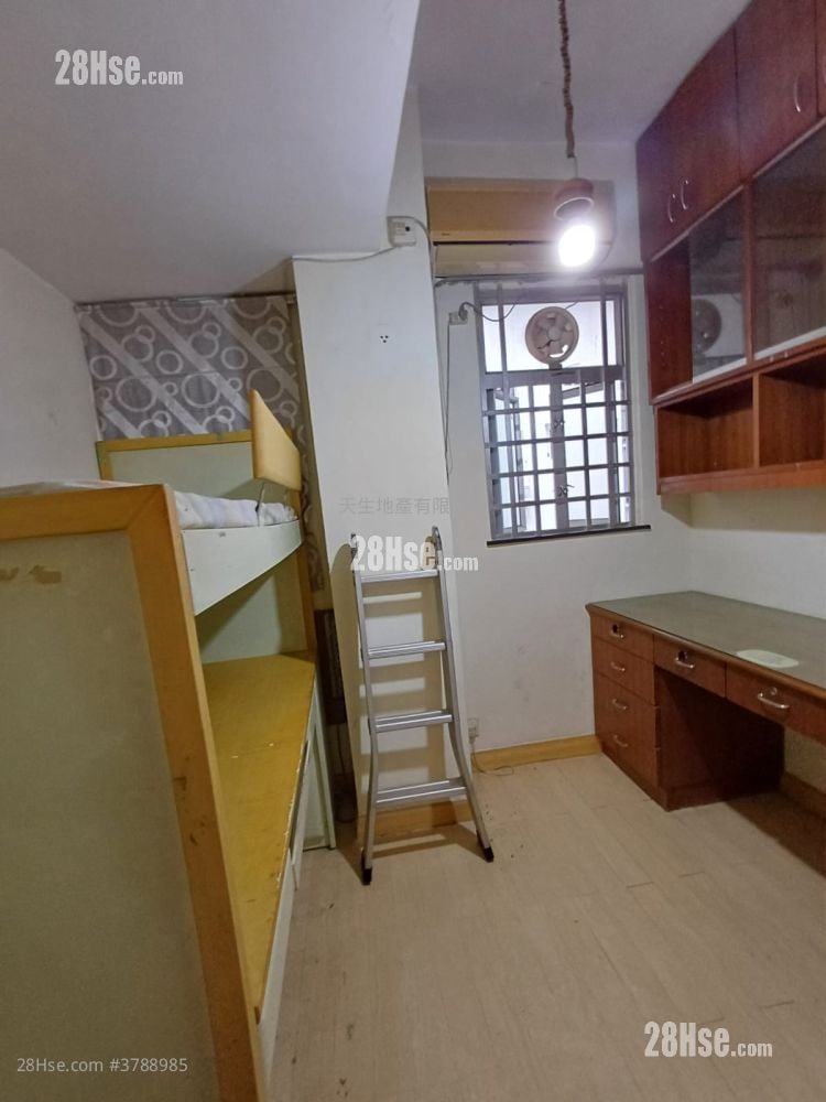 Pak Lee Building Sell 3 Bedrooms , 1 Bathroom 670 ft²