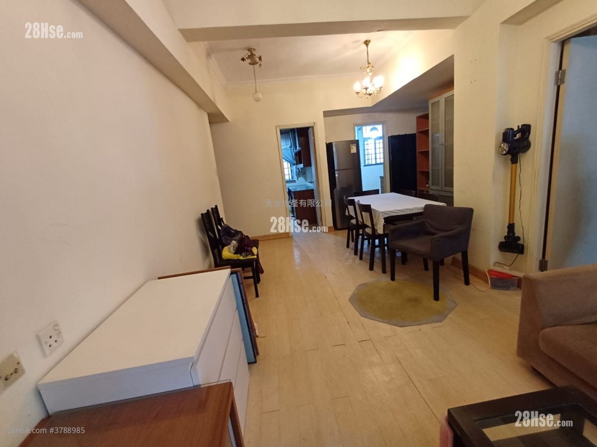 Pak Lee Building Sell 3 Bedrooms , 1 Bathroom 670 ft²