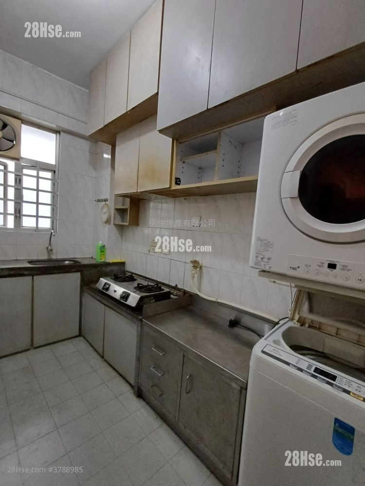 Pak Lee Building Sell 3 Bedrooms , 1 Bathroom 670 ft²