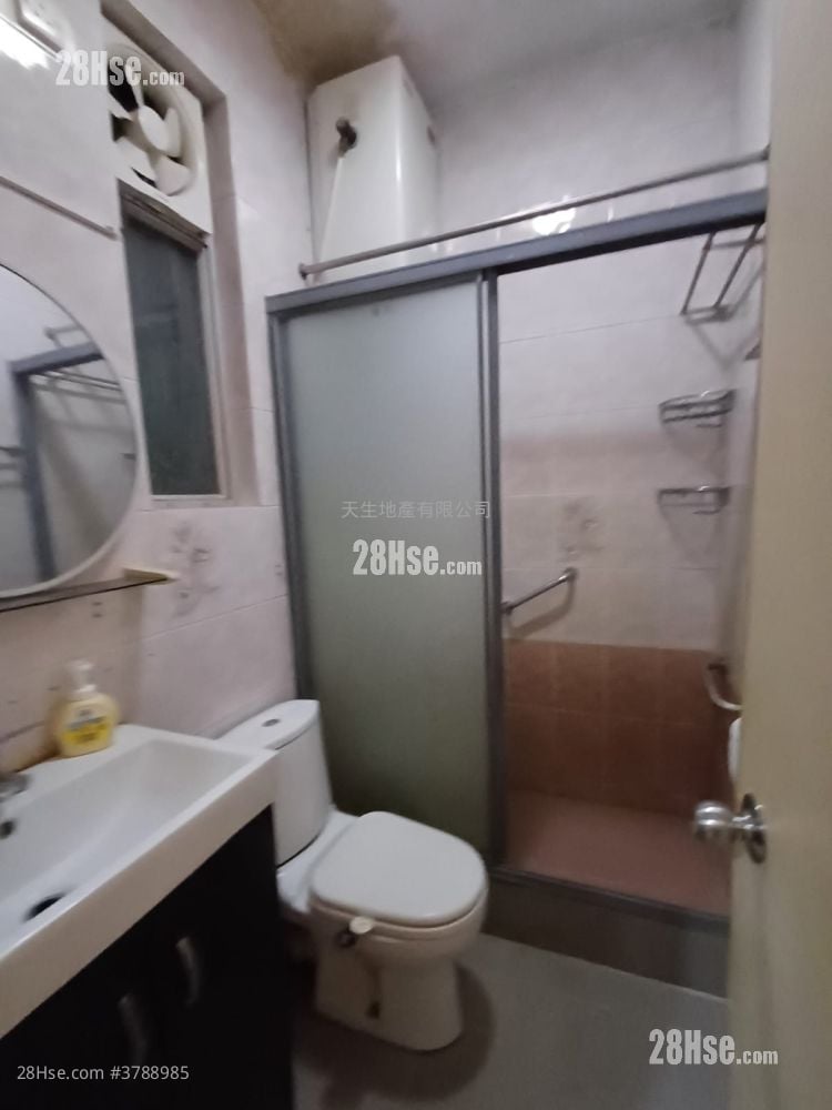 Pak Lee Building Sell 3 Bedrooms , 1 Bathroom 670 ft²