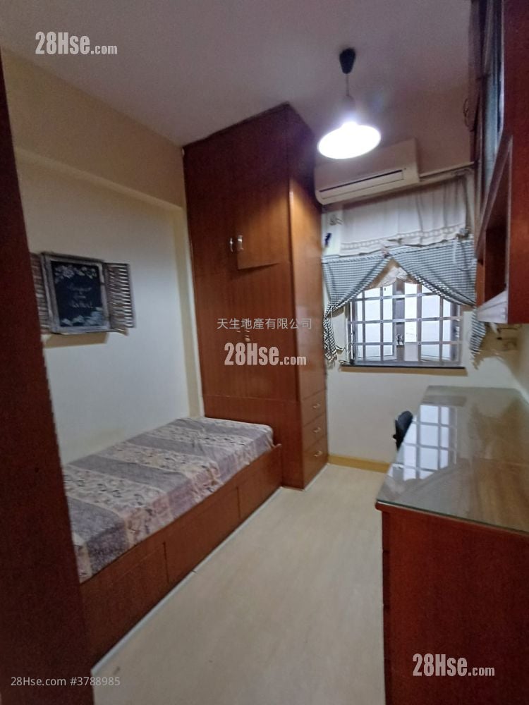 Pak Lee Building Sell 3 Bedrooms , 1 Bathroom 670 ft²