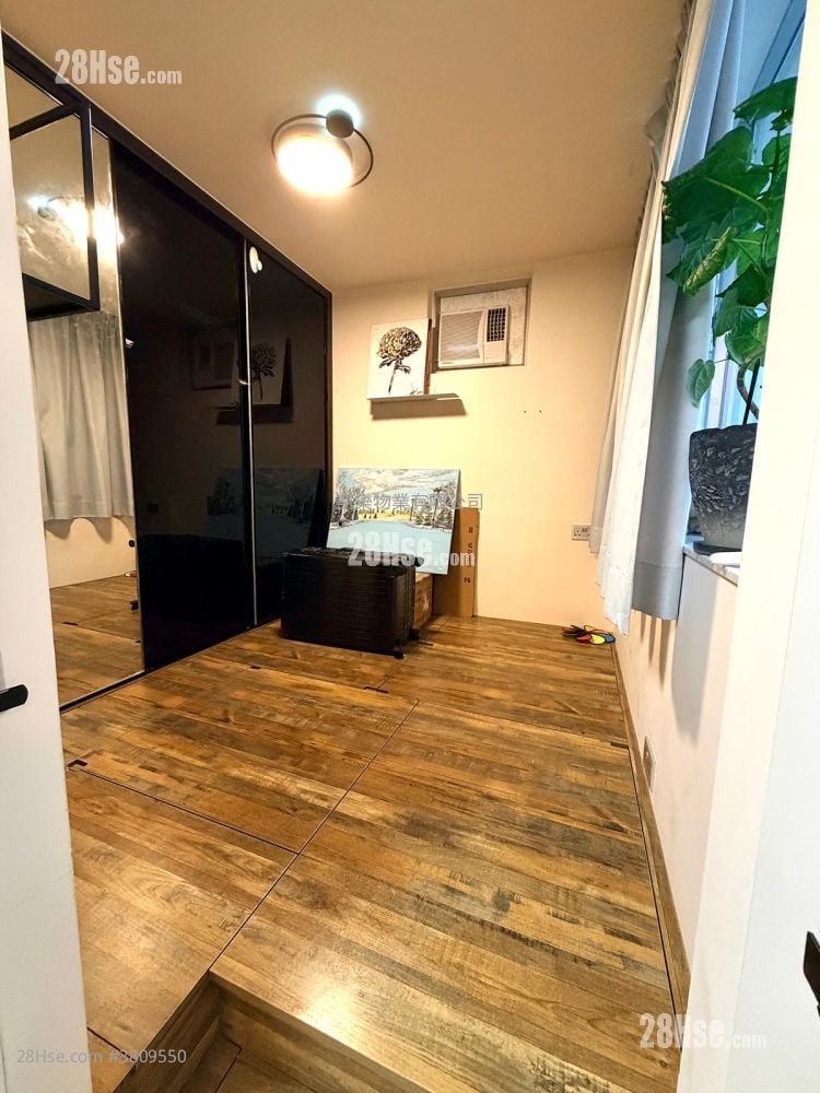 Hoi Lok Court Sell 2 Bedrooms , 1 Bathroom 481 ft²