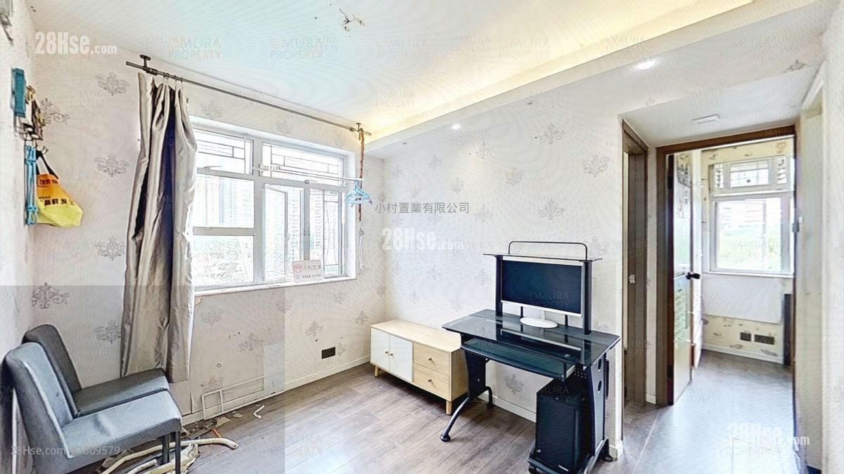 厅: 荃湾中心 售盘 2 房 , 1 浴室 380 平方尺