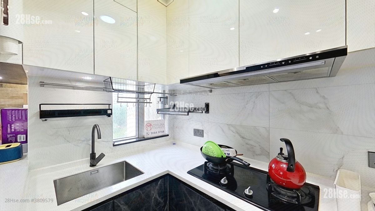 厨房: 荃湾中心 售盘 2 房 , 1 浴室 380 平方尺