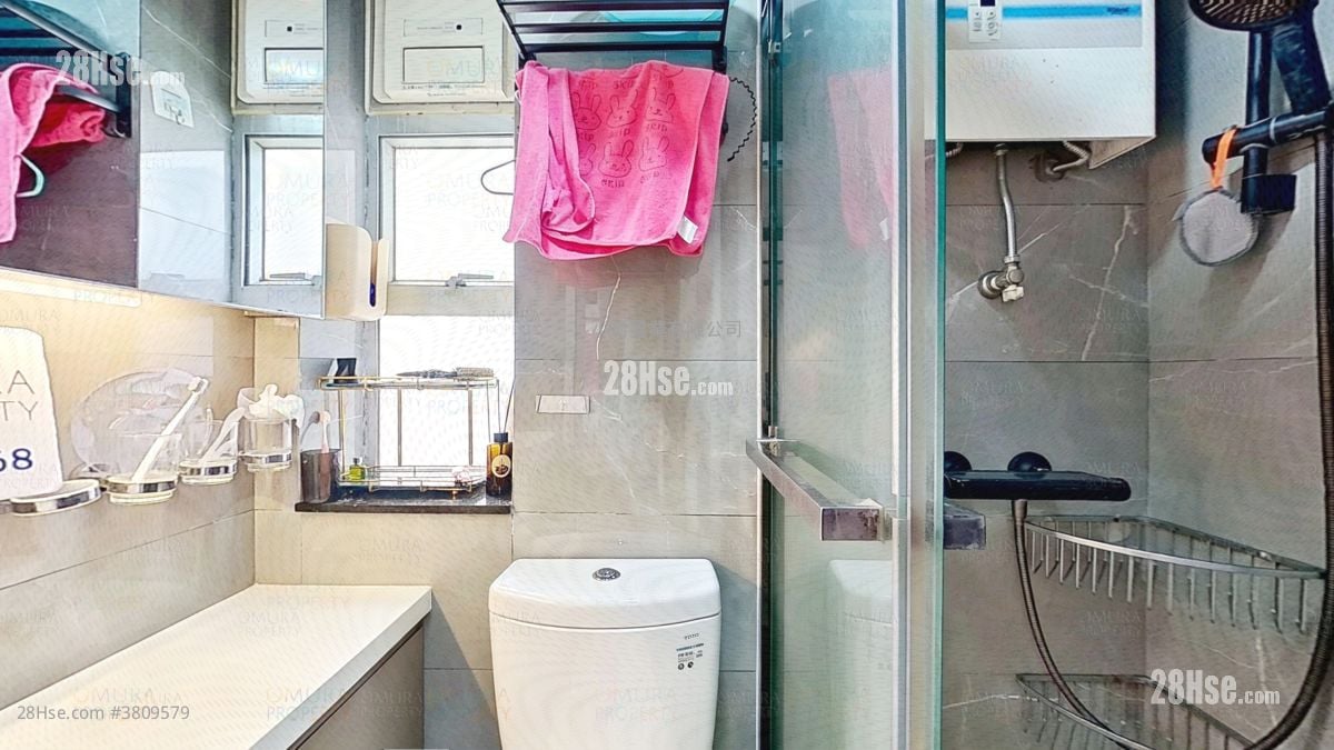 浴室: 荃湾中心 售盘 2 房 , 1 浴室 380 平方尺