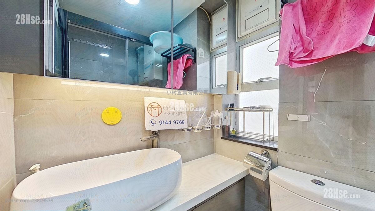 浴室: 荃湾中心 售盘 2 房 , 1 浴室 380 平方尺