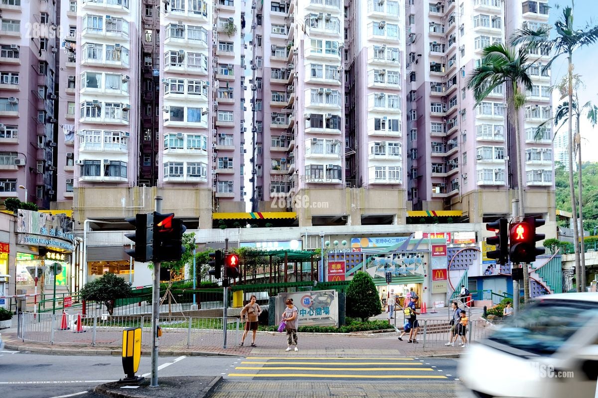 大厦外观: 荃湾中心 售盘 2 房 , 1 浴室 380 平方尺