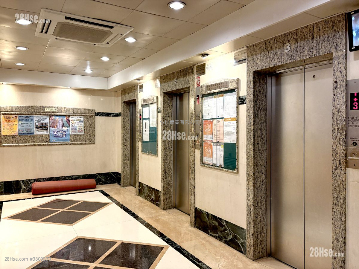 大堂: 荃湾中心 售盘 2 房 , 1 浴室 380 平方尺