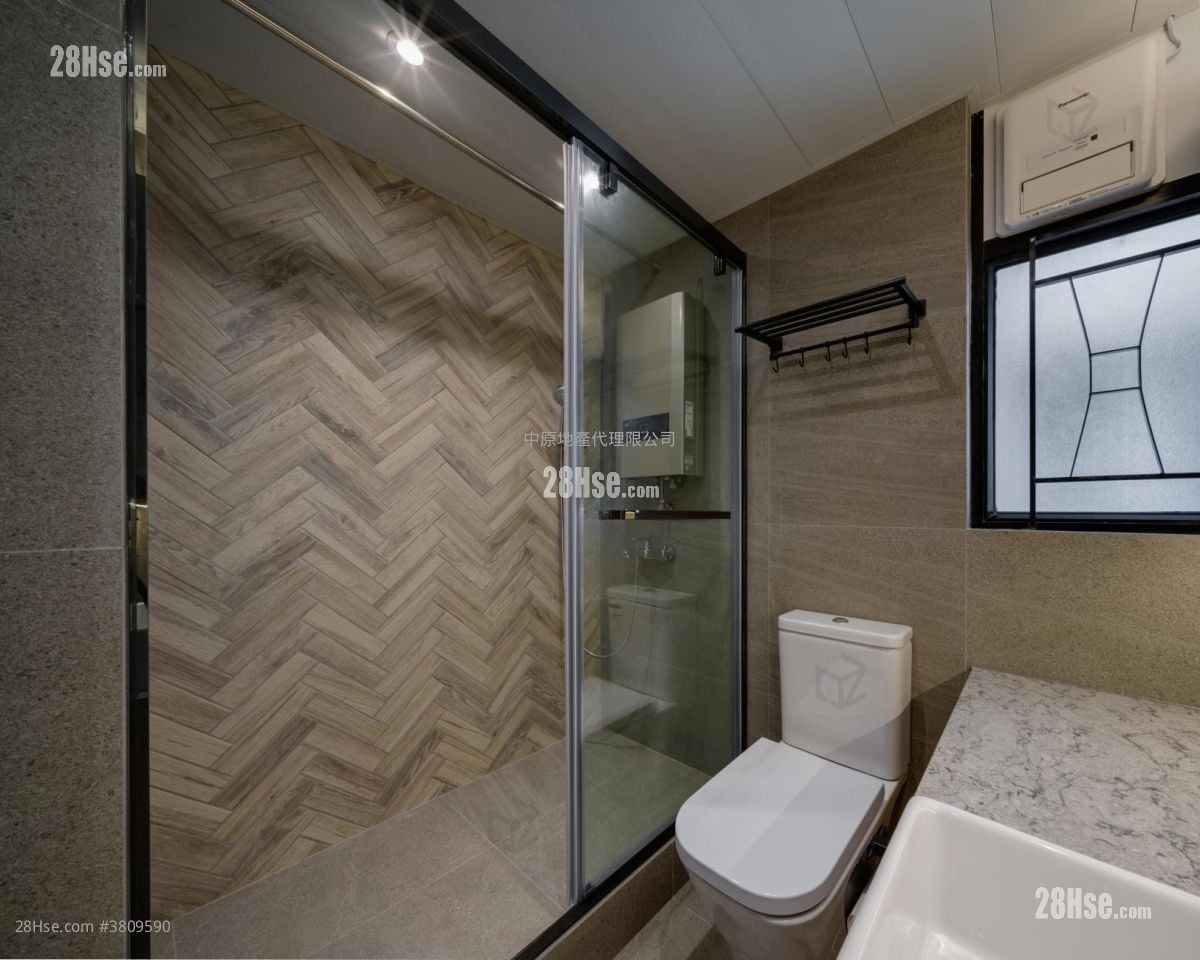 Tai Hing Gardens Sell 2 Bedrooms 447 ft²