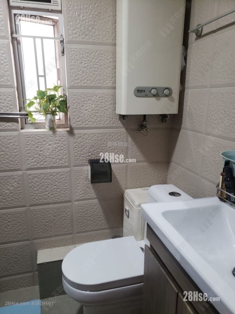 Tin Shing Court Sell 2 Bedrooms , 1 Bathroom 539 ft²