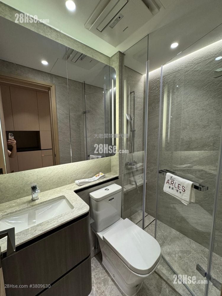 The Arles Sell Studio , 1 Bathroom 259 ft²