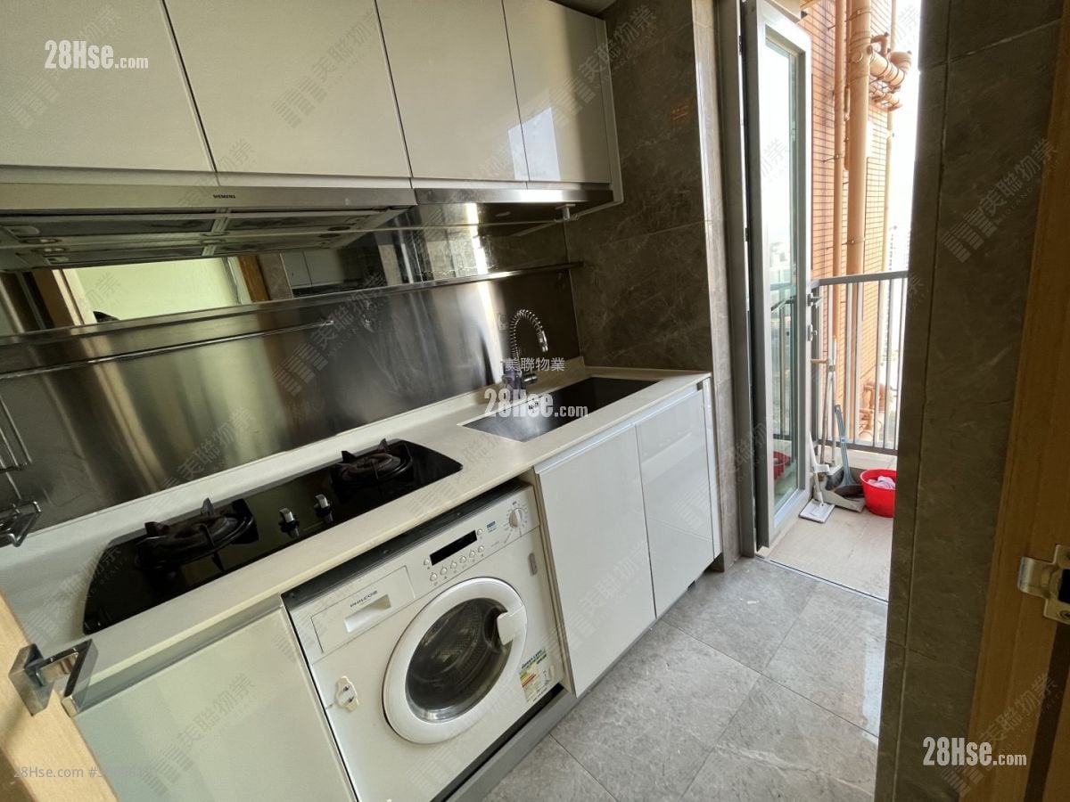 Century Gateway Sell 2 Bedrooms 473 ft²