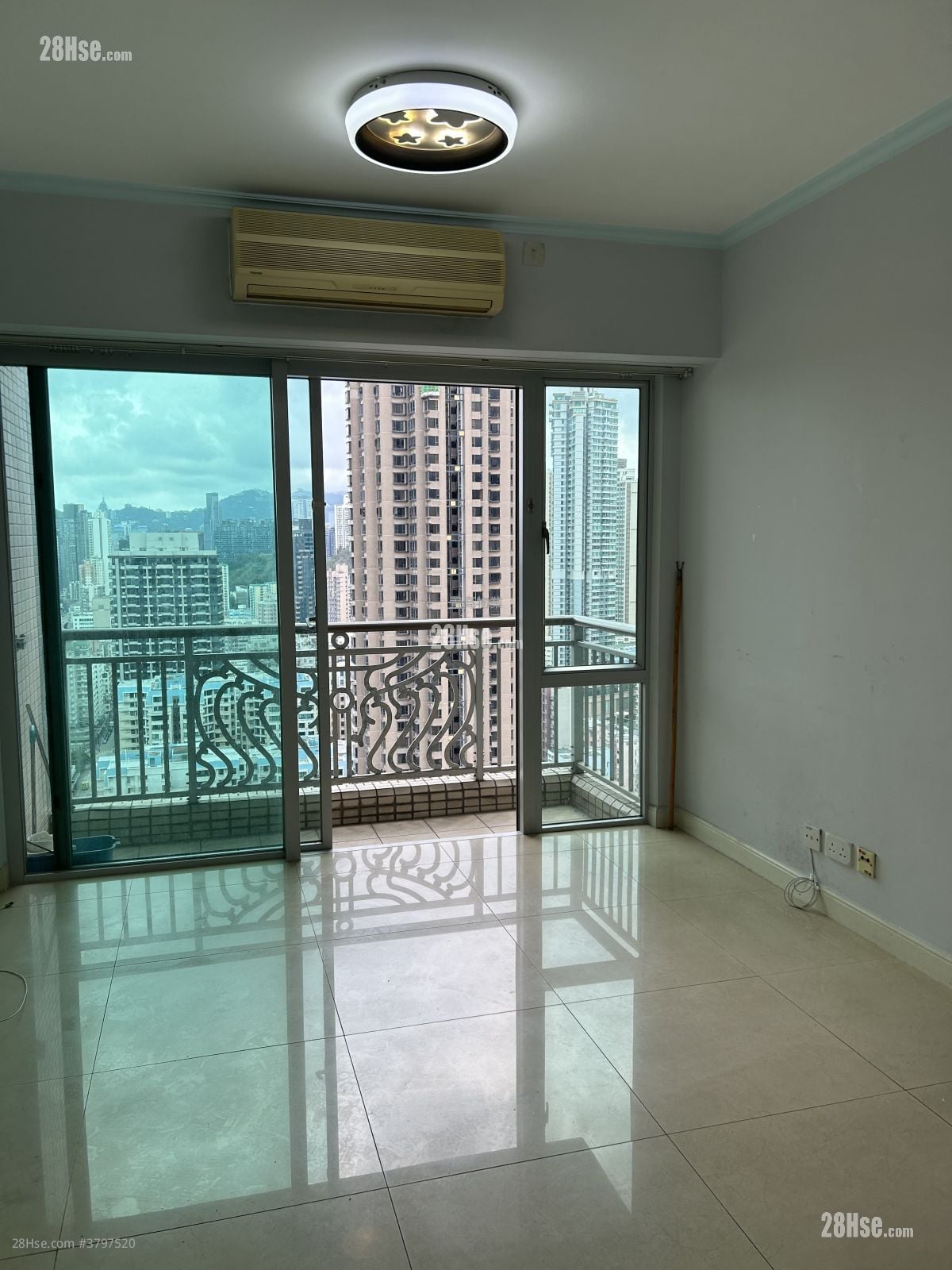 Sky Tower Sell 2 Bedrooms , 1 Bathroom 539 ft²