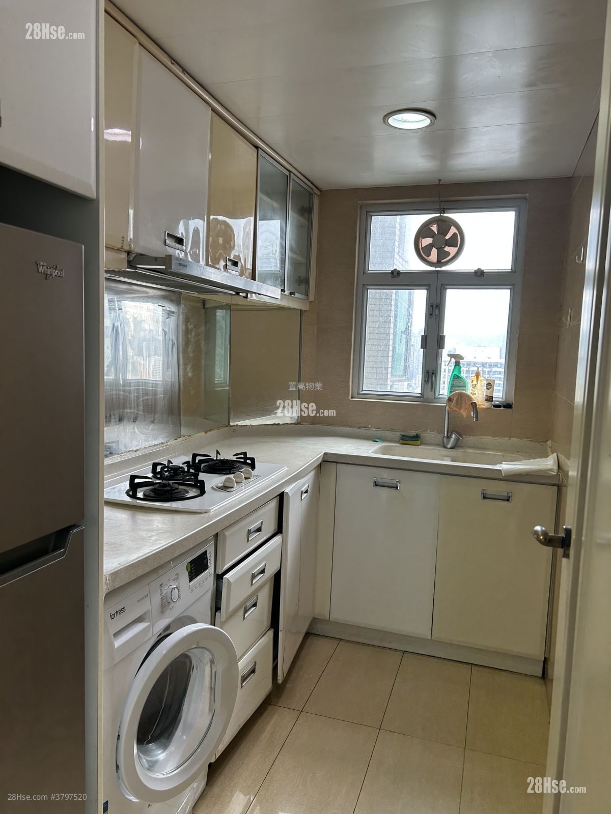 Sky Tower Sell 2 Bedrooms , 1 Bathroom 539 ft²