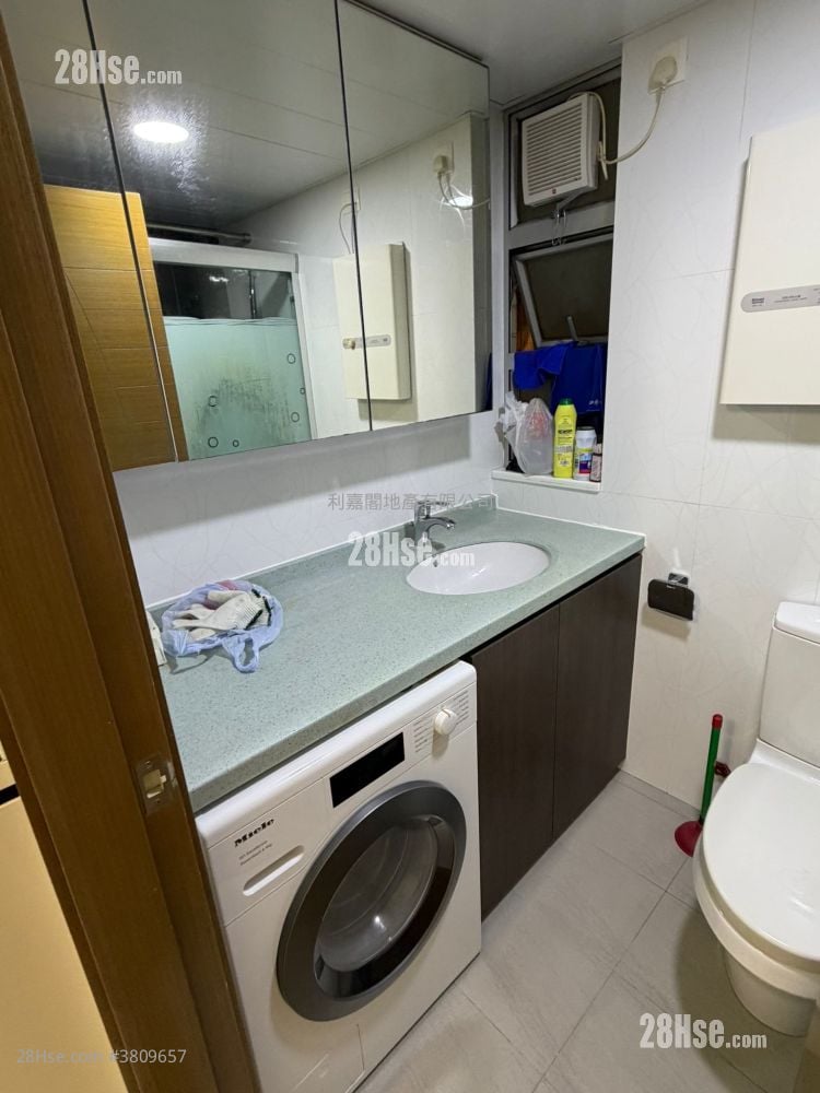 Cascades Rental 2 Bedrooms , 1 Bathroom 472 ft²