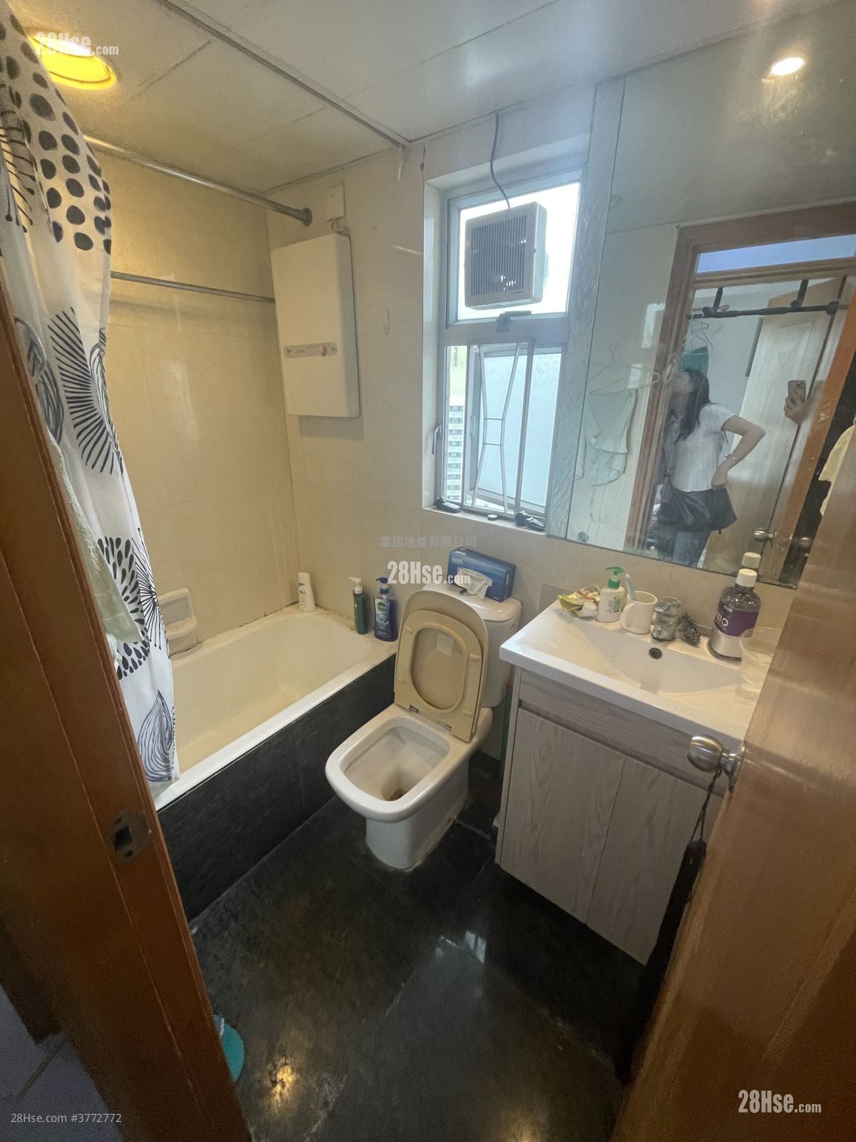 Peaceful Mansion Sell 2 Bedrooms , 1 Bathroom 340 ft²