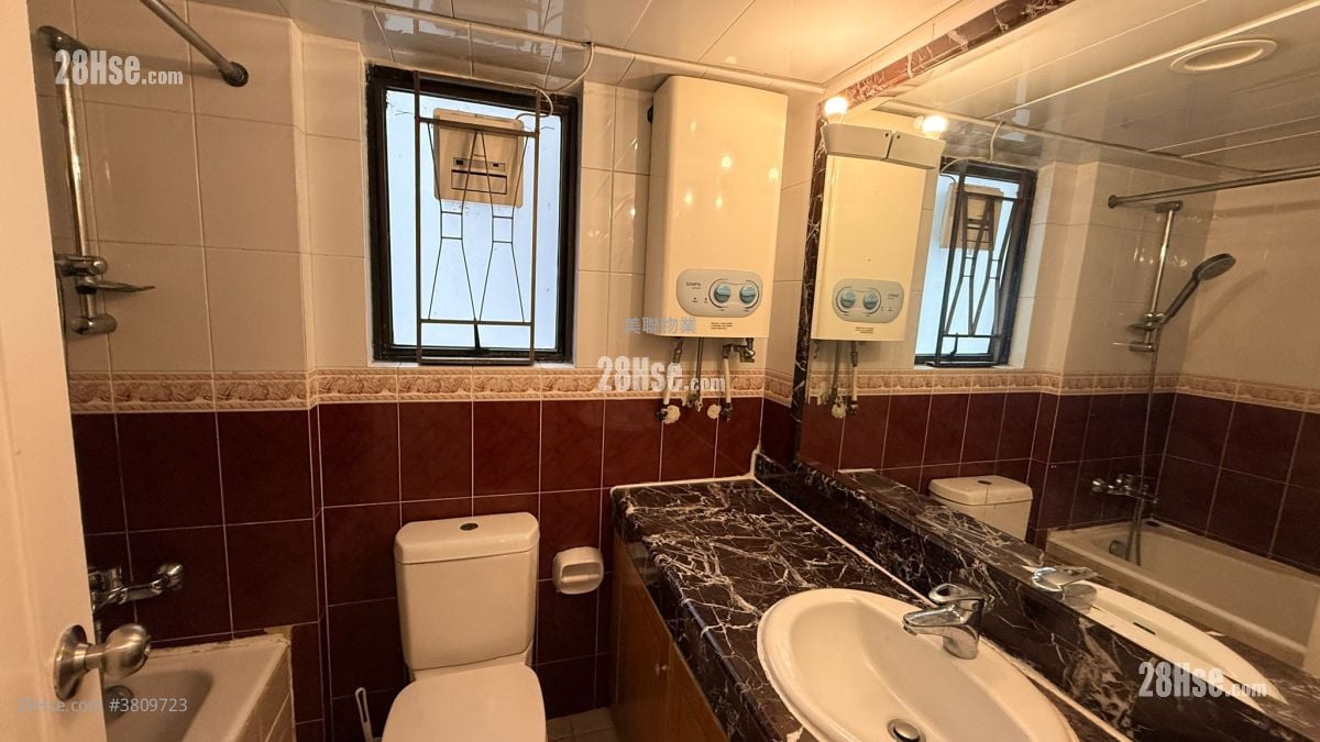 碧华花园 租盘 3 房 , 3 浴室 1,211 平方尺