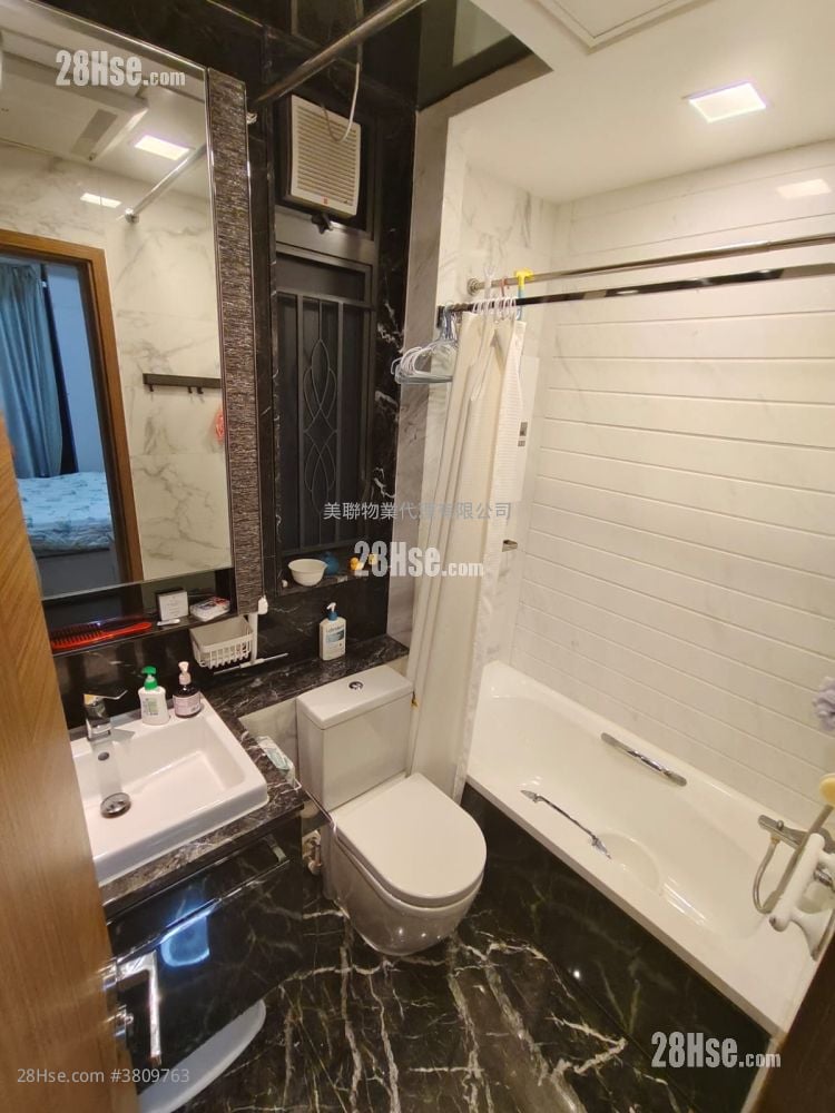 bathroom: Grand Yoho Sell 4 Bedrooms , 3 Bathrooms 907 ft²