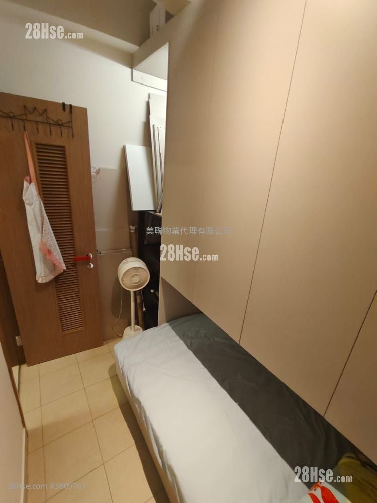 bedroom 3: Grand Yoho Sell 4 Bedrooms , 3 Bathrooms 907 ft²