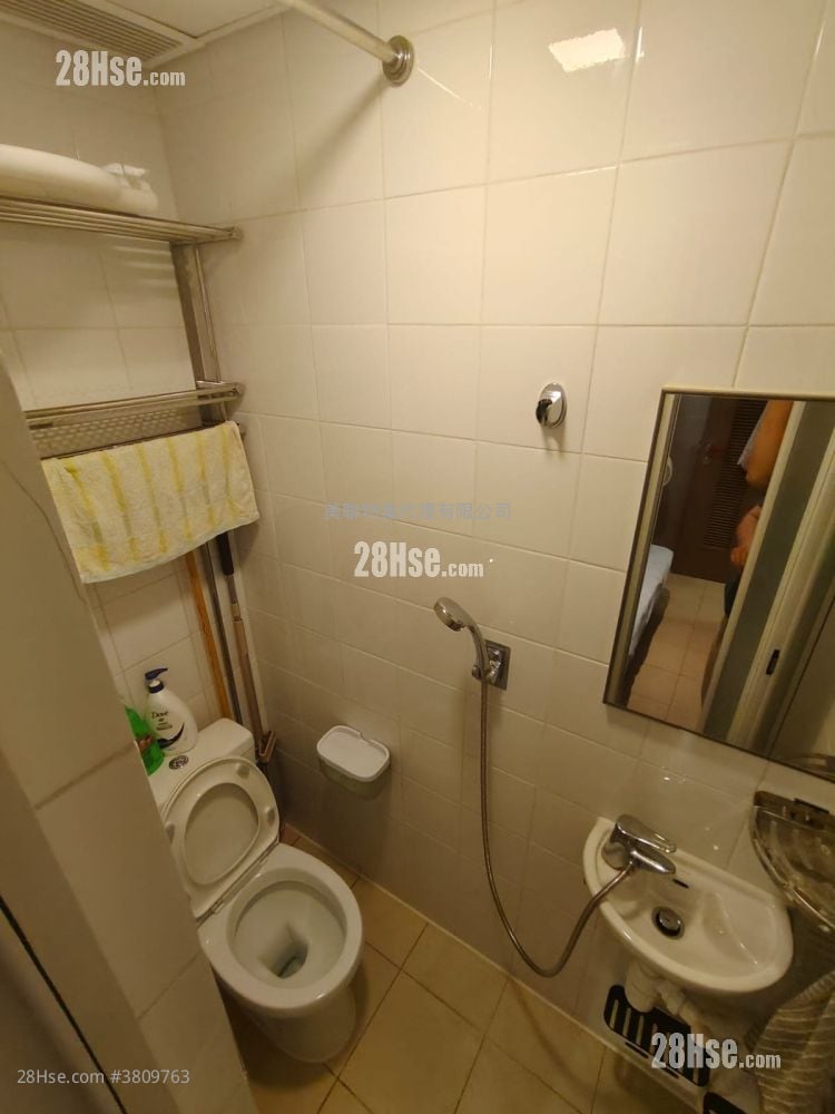 bathroom: Grand Yoho Sell 4 Bedrooms , 3 Bathrooms 907 ft²