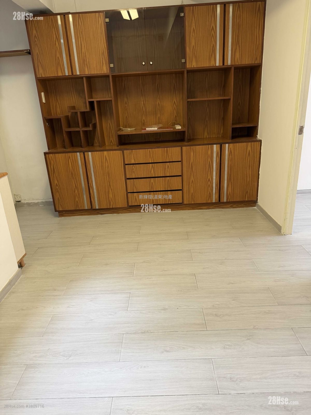 大南街111-113A号 租盘 390 平方尺