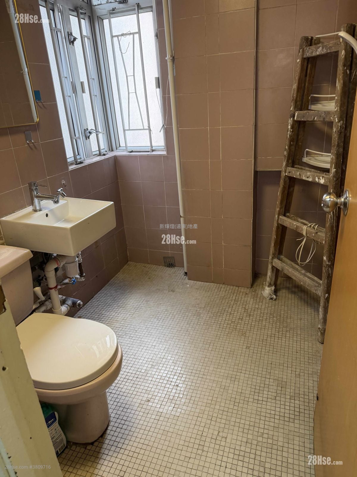 大南街111-113A号 租盘 390 平方尺