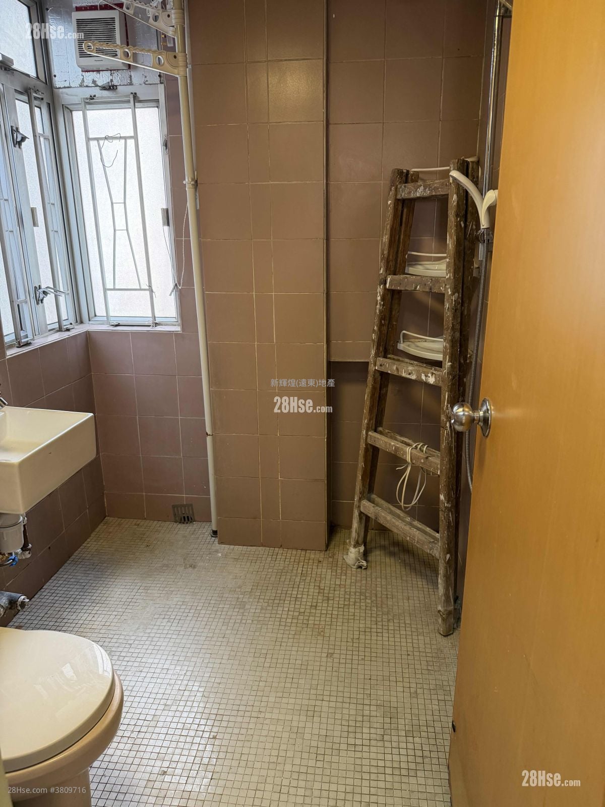 大南街111-113A号 租盘 390 平方尺