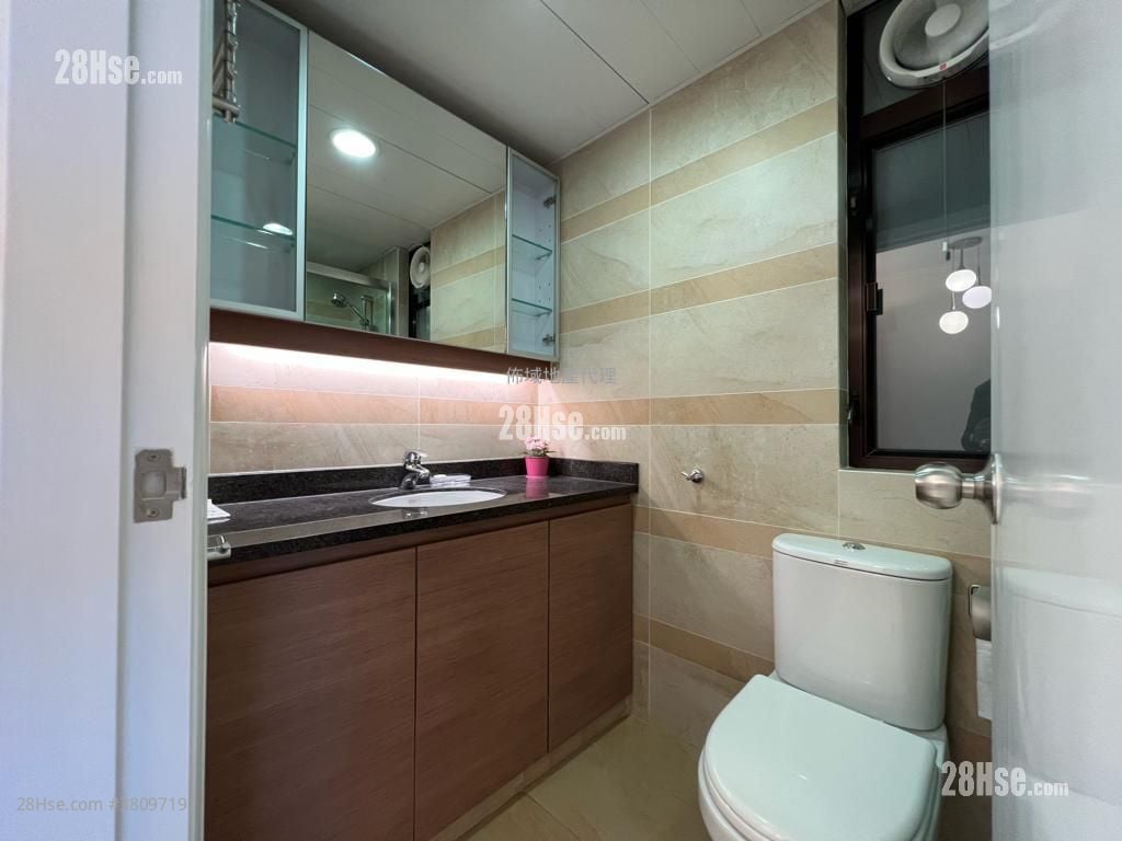 Hoi Deen Court Rental 2 Bedrooms 624 ft²