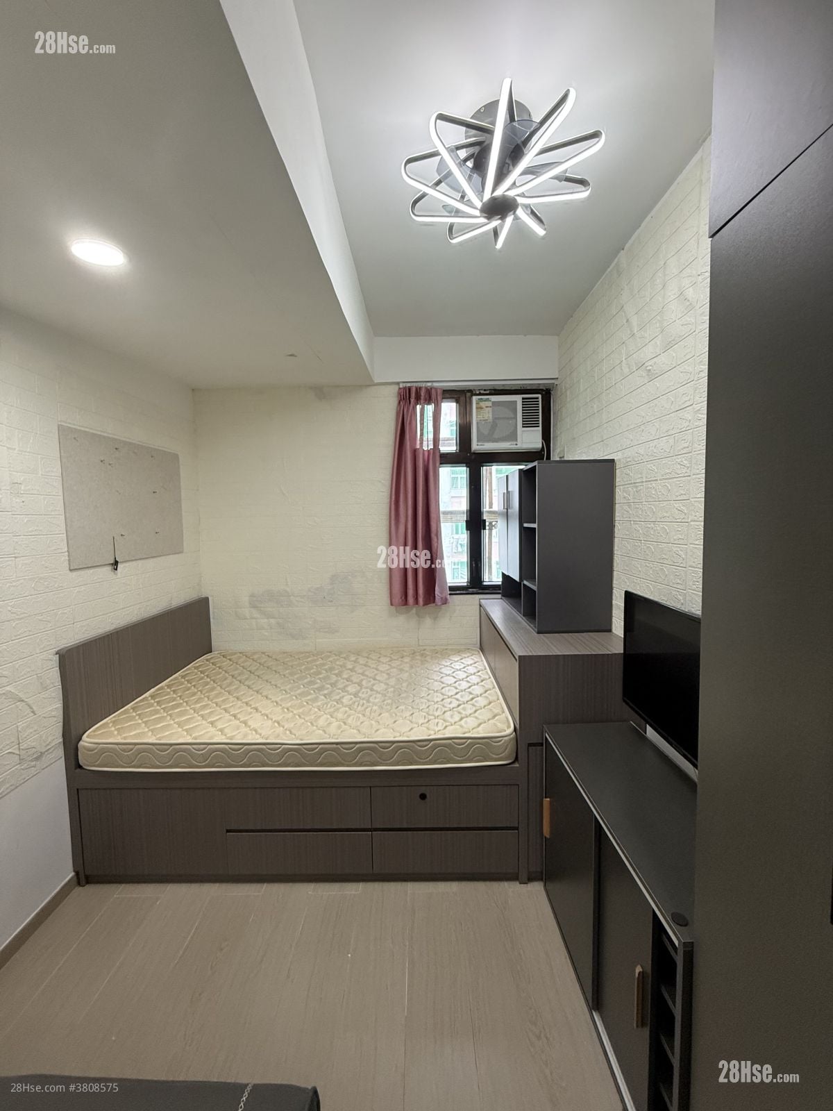 美轮大厦 租盘 150 平方尺