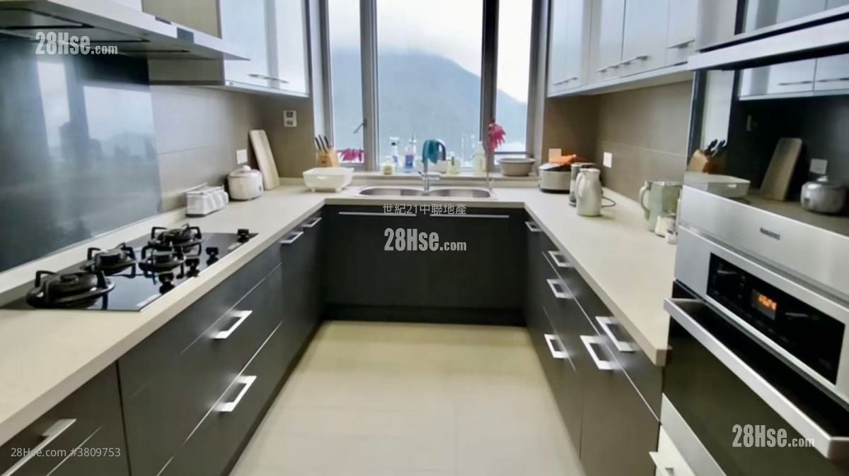 Grosvenor Place Sell 4 Bedrooms , 4 Bathrooms