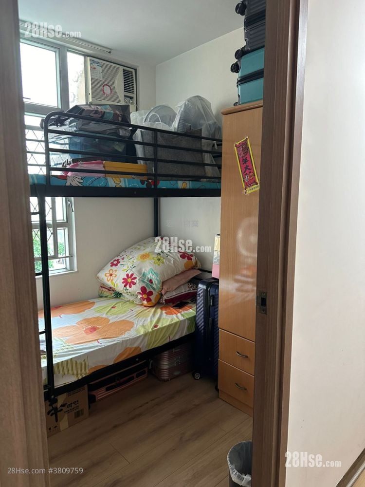 Tung Yuk Court Sell 3 Bedrooms , 2 Bathrooms 650 ft²
