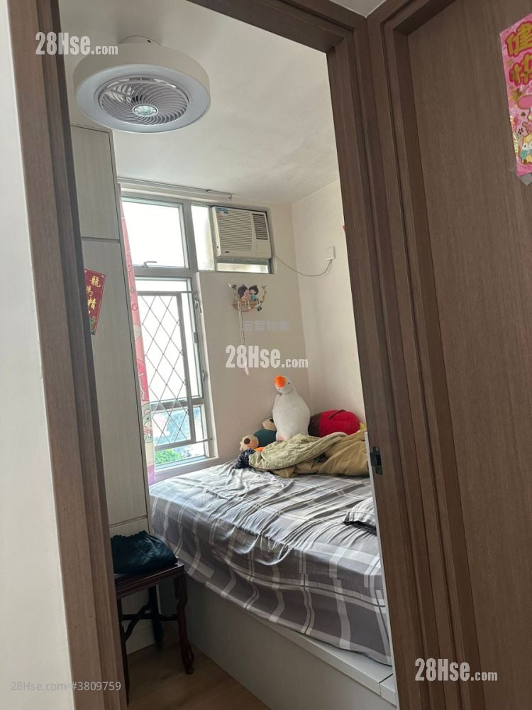 Tung Yuk Court Sell 3 Bedrooms , 2 Bathrooms 650 ft²