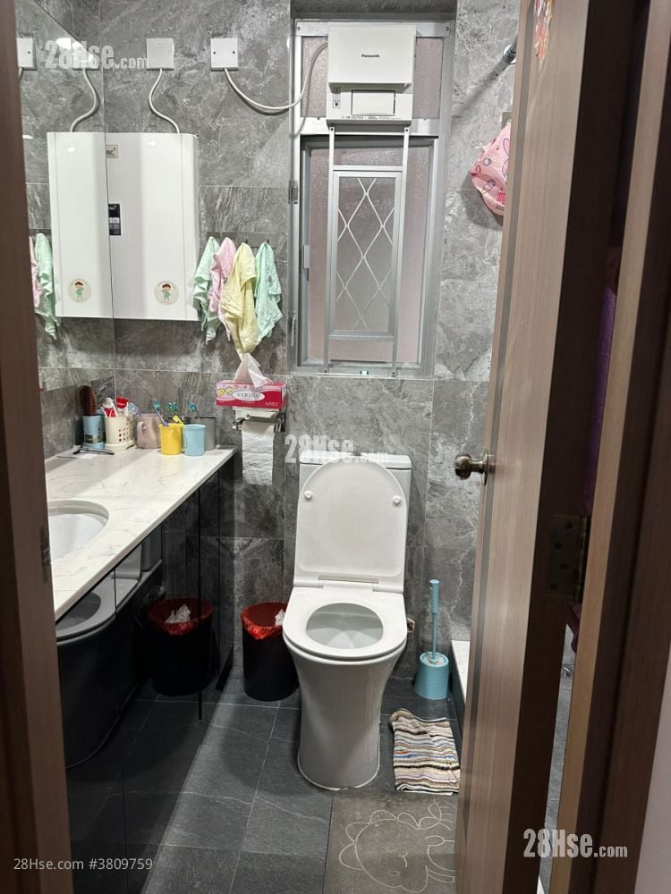 Tung Yuk Court Sell 3 Bedrooms , 2 Bathrooms 650 ft²