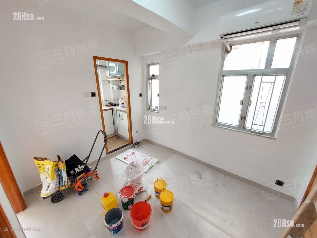 Fuk Wo Mansion Rental 2 Bedrooms , 1 Bathroom 240 ft²