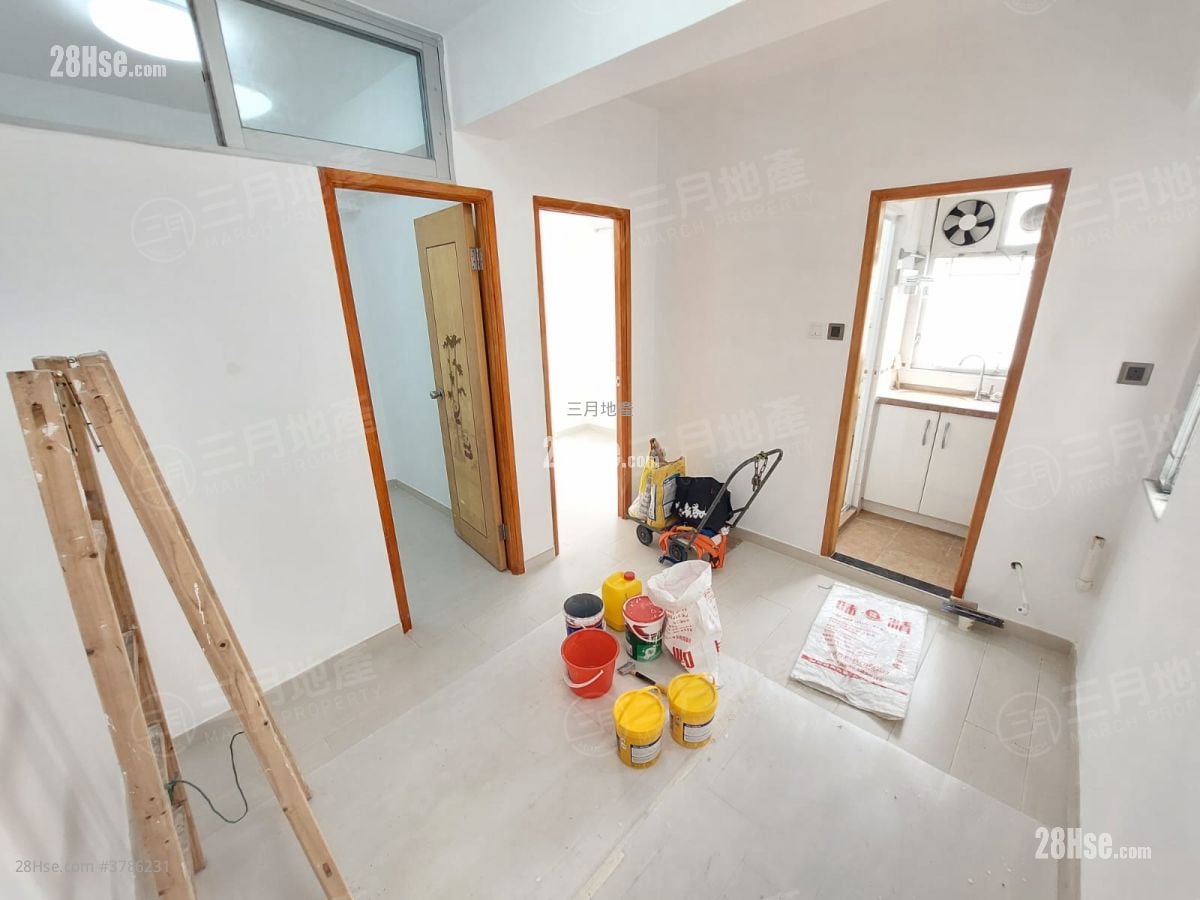 Fuk Wo Mansion Rental 2 Bedrooms , 1 Bathroom 240 ft²