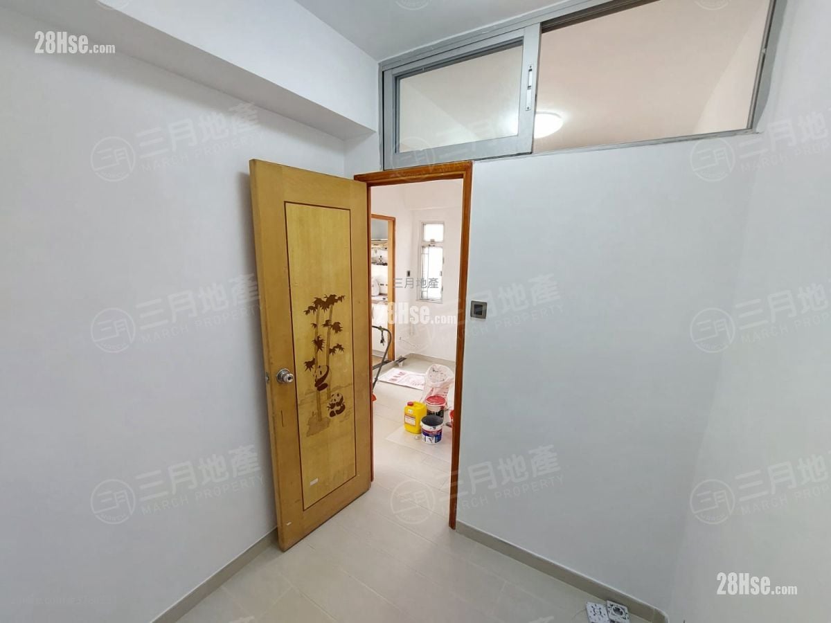 Fuk Wo Mansion Rental 2 Bedrooms , 1 Bathroom 240 ft²