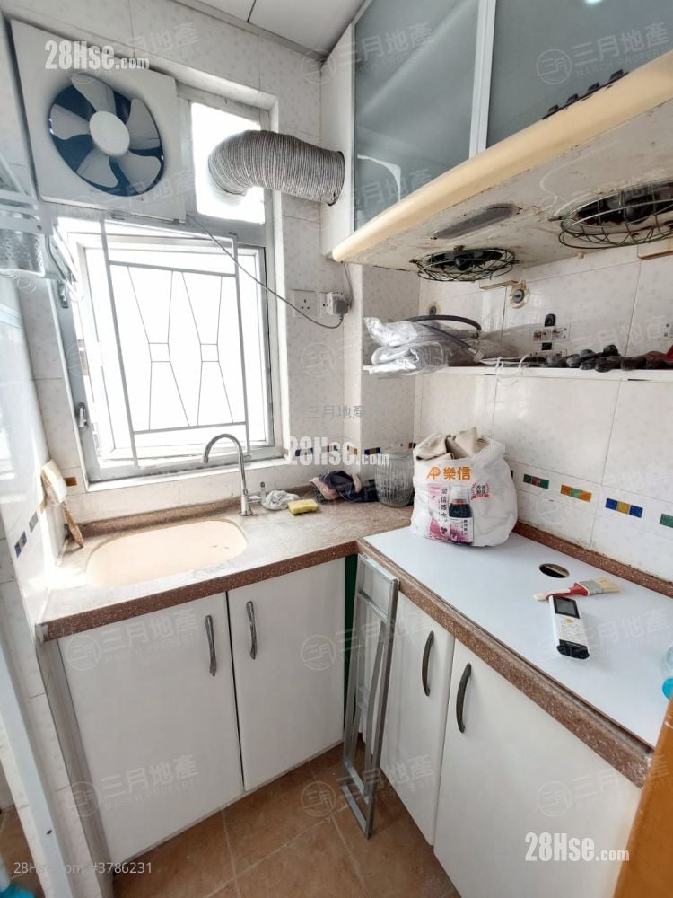 Fuk Wo Mansion Rental 2 Bedrooms , 1 Bathroom 240 ft²