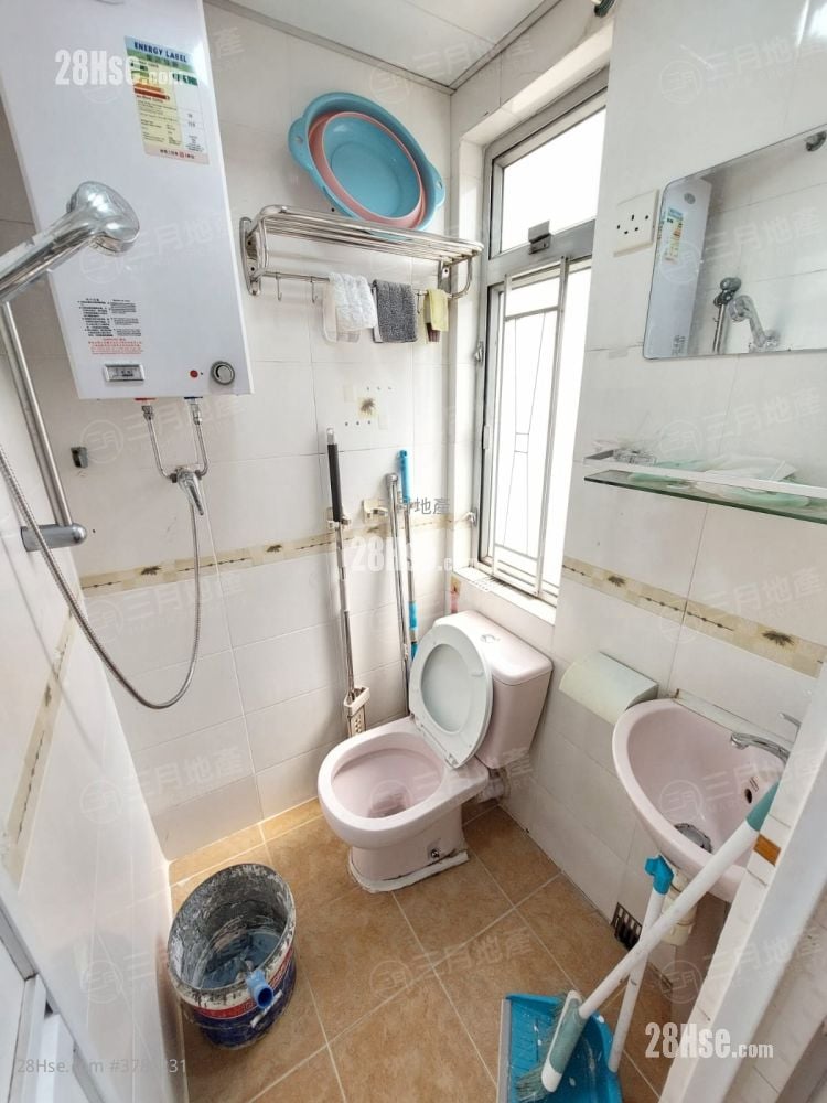 Fuk Wo Mansion Rental 2 Bedrooms , 1 Bathroom 240 ft²