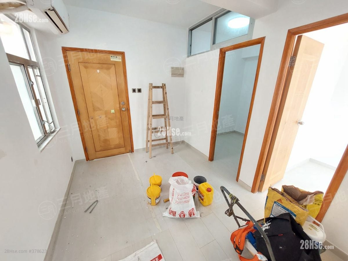 Fuk Wo Mansion Rental 2 Bedrooms , 1 Bathroom 240 ft²