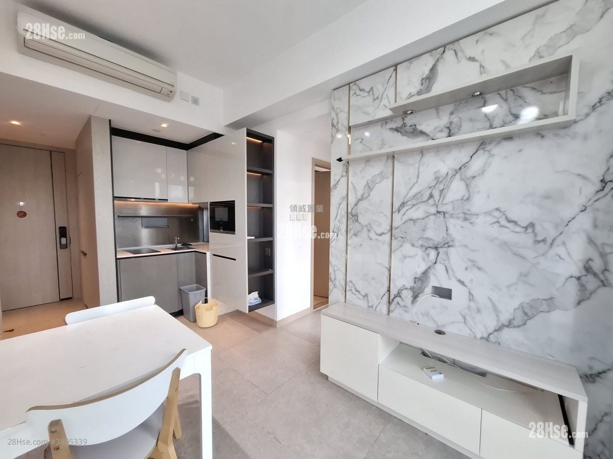 Downtown 38 Rental 2 Bedrooms , 1 Bathroom 385 ft²