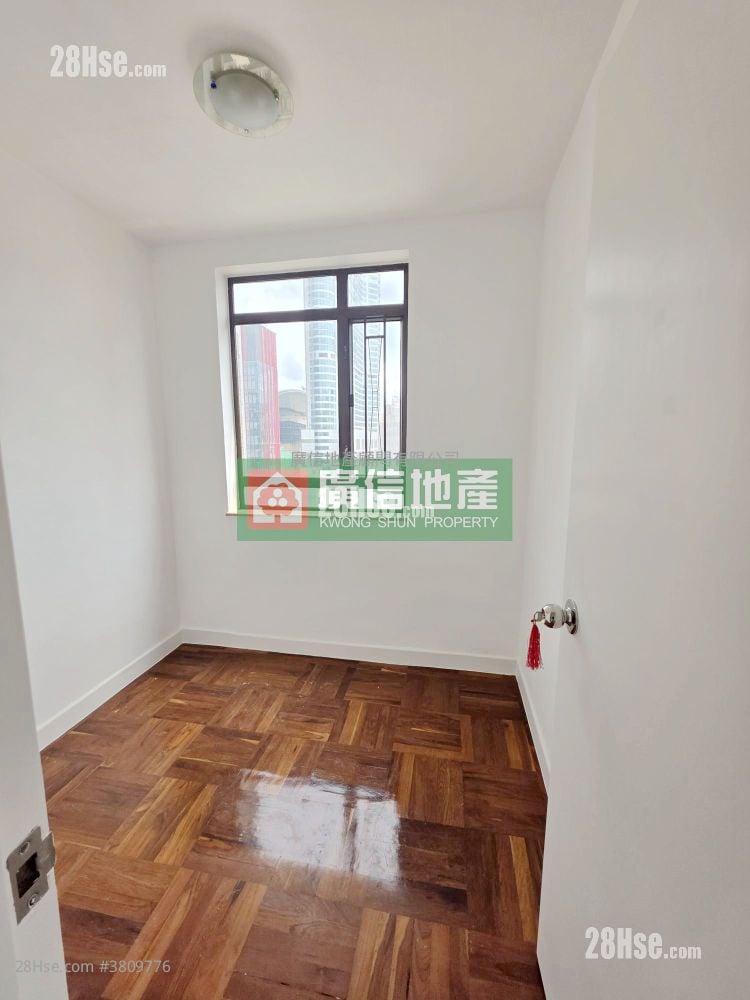 Fife Court Sell 2 Bedrooms , 1 Bathroom 310 ft²