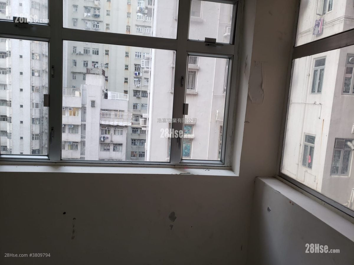 Yen Dack Building Sell 2 Bedrooms , 1 Bathroom 367 ft²
