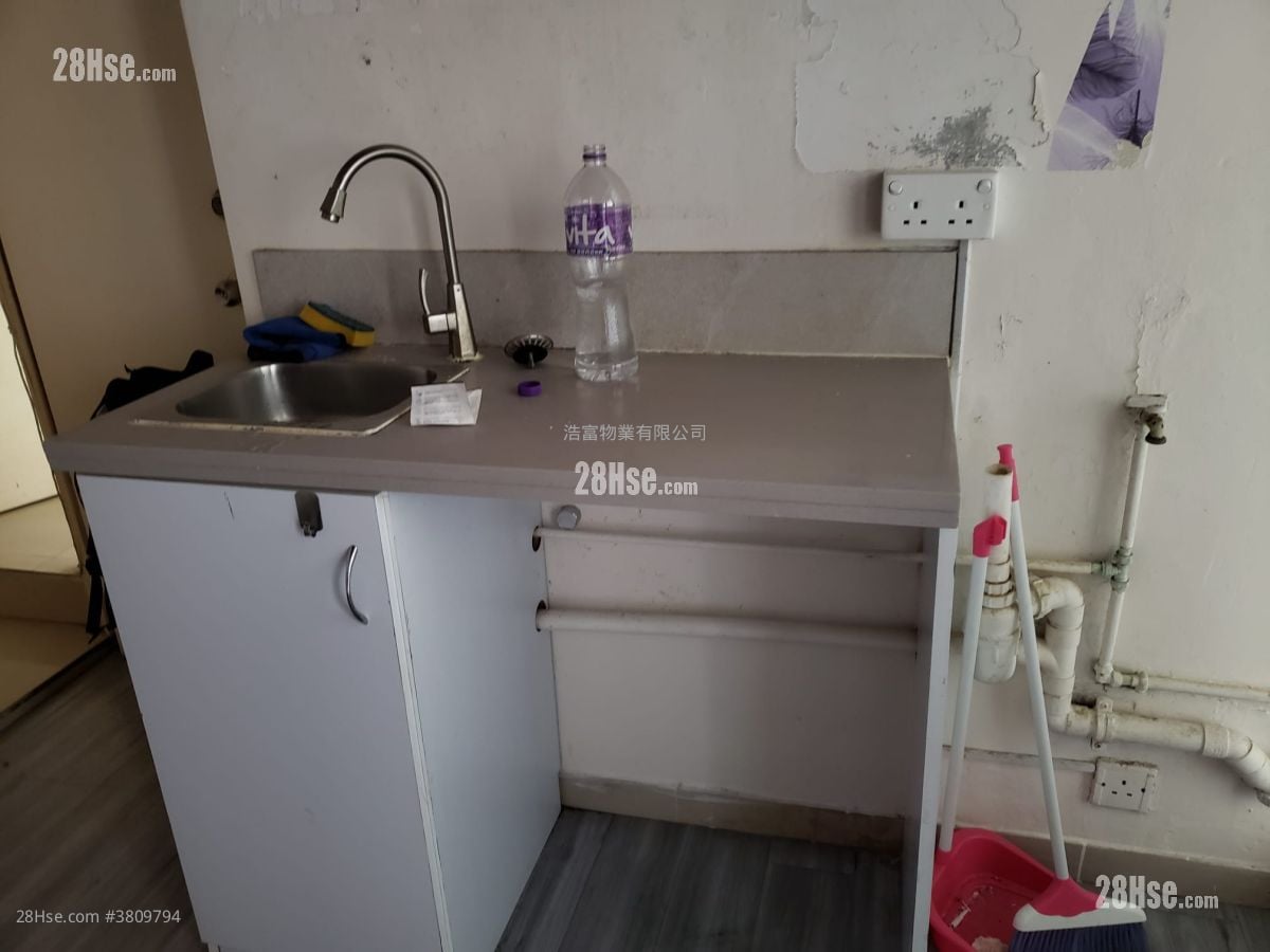 Yen Dack Building Sell 2 Bedrooms , 1 Bathroom 367 ft²