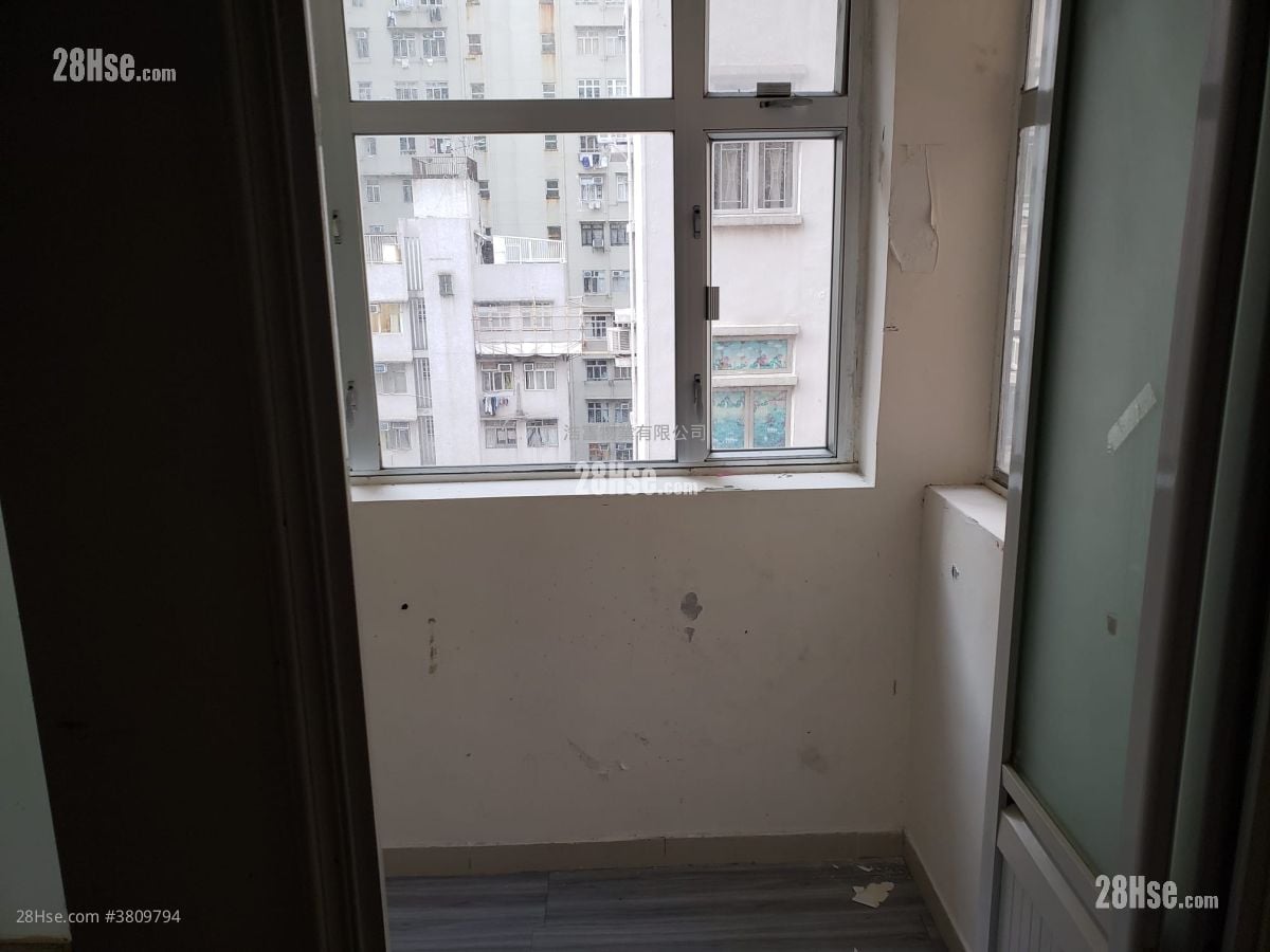 Yen Dack Building Sell 2 Bedrooms , 1 Bathroom 367 ft²