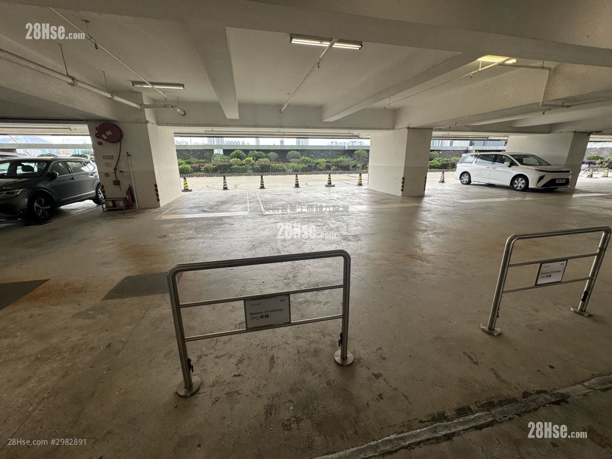 Billion Centre Rental 5+ Bedrooms