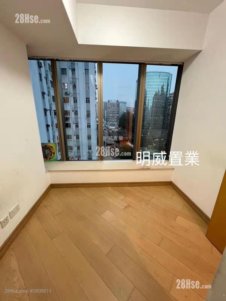 Macpherson Place Sell 2 Bedrooms , 1 Bathroom 555 ft²