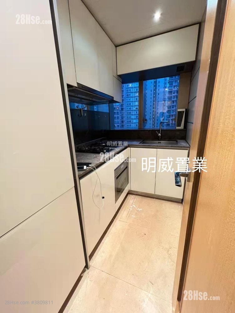 Macpherson Place Sell 2 Bedrooms , 1 Bathroom 555 ft²