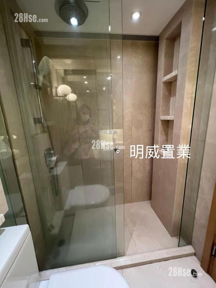 Macpherson Place Sell 2 Bedrooms , 1 Bathroom 555 ft²